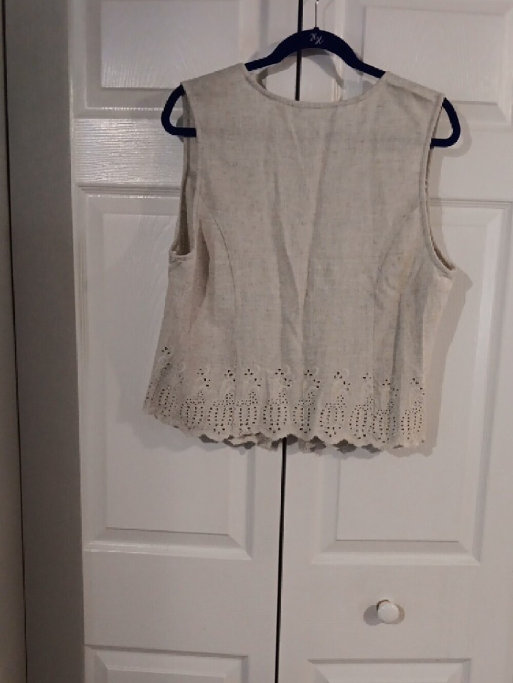 Linen Sleeveless Cream Embroidery Hem Button-Front Vest - Picture 3 of 3